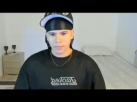 Snapshot of sant_wahlberg chatting on May 2026 05:05:02 AM sant wahlberg online show from May 2026 05:05:02 AM