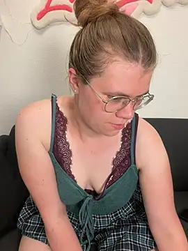 Snapshot of Lina-Love chatting on June 2026 08:40:02 AM Lina-Love online show from June 2026 08:40:02 AM