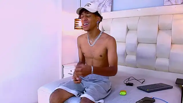 Maylo 0 online show from April 2026 01:04:01 PM