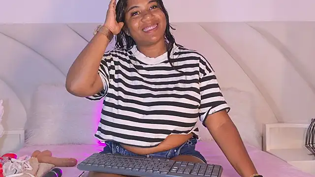 LaylaRhodes online show from July 2026 02:32:01 PM