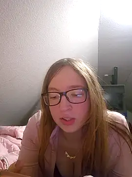 Snapshot of Freaky-Doll chatting on June 2026 10:04:01 PM Freaky-Doll online show from June 2026 10:04:01 PM