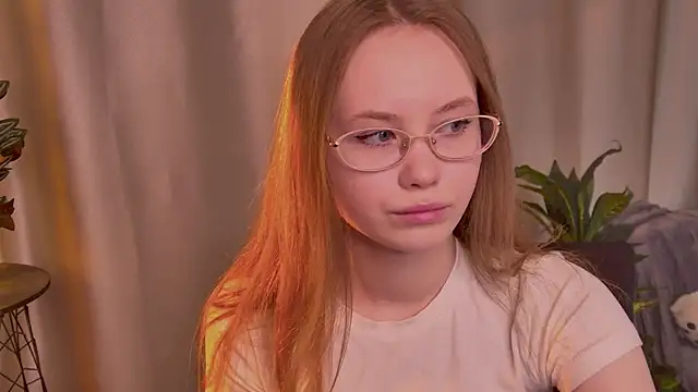 FloraLarsson online show from June 2026 10:28:02 AM