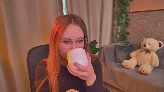 FloraLarsson online show from June 2026 10:26:01 AM