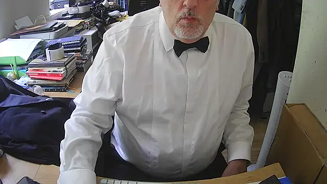 Snapshot of SuitedSub63 chatting on August 2026 01:25:02 PM SuitedSub63 online show from August 2026 01:25:02 PM