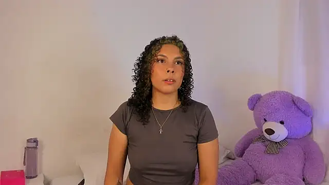 Snapshot of Violetta_cam_ chatting on May 2026 02:18:01 AM Violetta cam online show from May 2026 02:18:01 AM