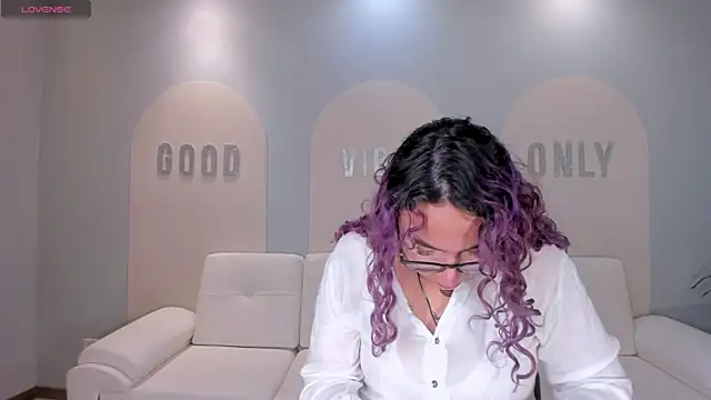 Snapshot of LoiseHarper chatting on May 2026 05:30:02 PM LoiseHarper online show from May 2026 05:30:02 PM