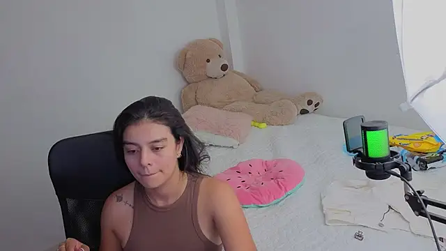 Snapshot of valerihouse_ chatting on July 2026 02:27:01 AM valerihouse online show from July 2026 02:27:01 AM