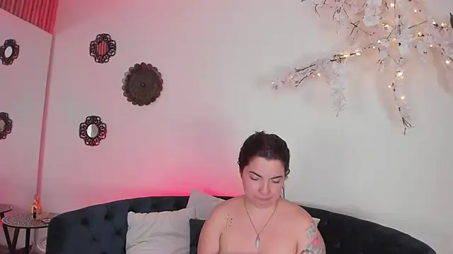 Snapshot of AngeliqueBoyer__ chatting on July 2026 07:23:02 AM AngeliqueBoyer online show from July 2026 07:23:02 AM