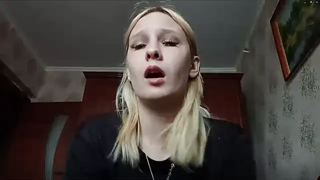 Snapshot of SharriLeisey chatting on May 2026 11:19:01 AM SharriLeisey online show from May 2026 11:19:01 AM