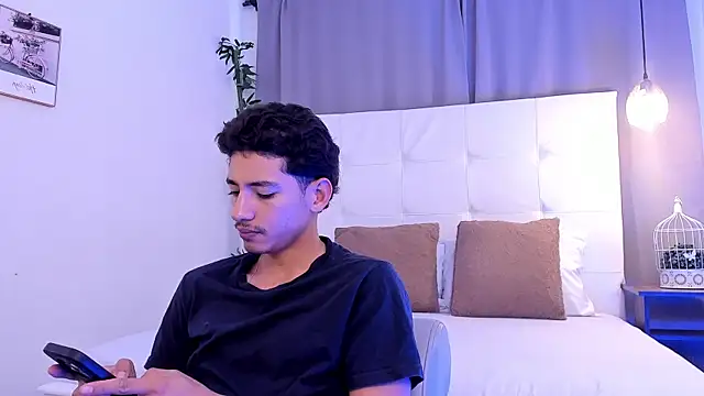 Snapshot of Alejo-and-Thiago chatting on July 2026 12:42:02 PM Alejo-and-Thiago online show from July 2026 12:42:02 PM