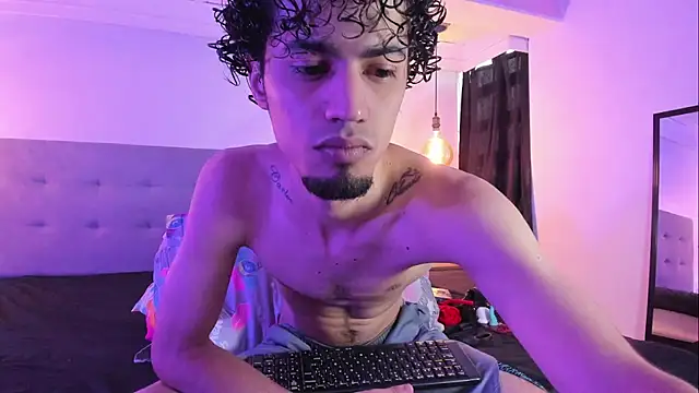 Snapshot of MichaelEvanss_ chatting on May 2026 01:17:02 PM MichaelEvanss online show from May 2026 01:17:02 PM