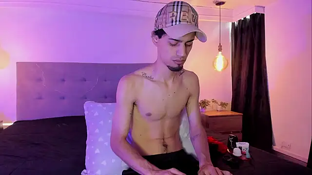Snapshot of MichaelEvanss_ chatting on May 2026 12:43:02 PM MichaelEvanss online show from May 2026 12:43:02 PM