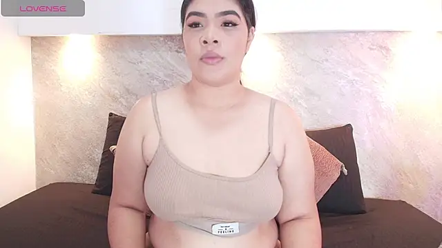Snapshot of Emma__becket1 chatting on May 2026 03:37:02 AM Emma becket1 online show from May 2026 03:37:02 AM