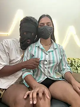 Snapshot of MUSKANHOTCOUPLE chatting on May 2026 07:47:01 AM MUSKANHOTCOUPLE online show from May 2026 07:47:01 AM