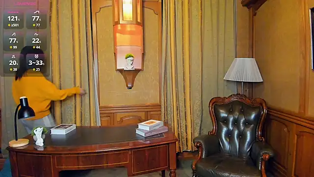 LatoniaNeedam online show from May 2026 10:40:02 PM