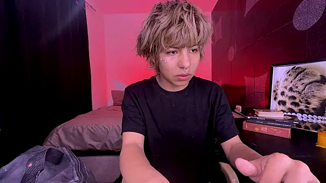 Aronn 44 online show from May 2026 05:40:02 PM