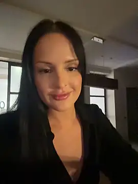 Evaryn online show from May 2026 10:11:02 PM