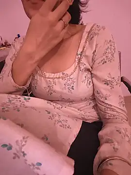 Snapshot of zoya_baby_ chatting on June 2026 02:33:01 PM zoya baby online show from June 2026 02:33:01 PM
