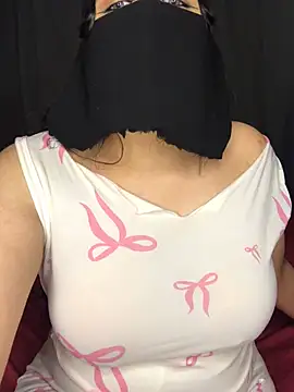 Snapshot of Gamillaa chatting on May 2026 06:02:01 PM Gamillaa online show from May 2026 06:02:01 PM