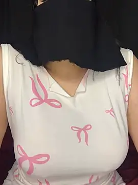 Snapshot of Gamillaa chatting on May 2026 05:31:02 PM Gamillaa online show from May 2026 05:31:02 PM