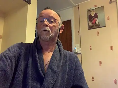 Snapshot of Moonraker64 chatting on August 2026 05:20:01 AM Moonraker64 online show from August 2026 05:20:01 AM