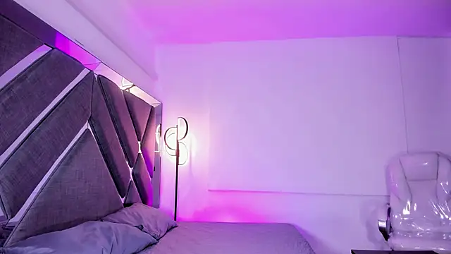 AmaraLewis online show from June 2026 12:53:02 PM
