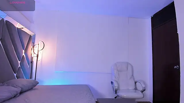 AmaraLewis online show from July 2026 01:02:01 PM