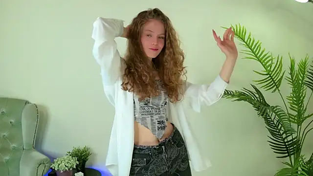 Snapshot of Mila_Stain chatting on May 2026 05:47:02 AM Mila Stain online show from May 2026 05:47:02 AM