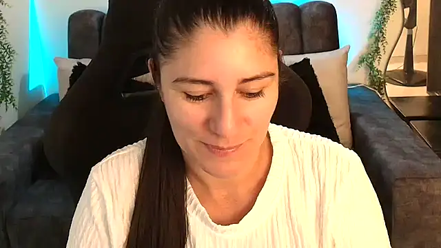 Snapshot of LUCYMILF_SEXY chatting on May 2026 05:09:01 PM LUCYMILF SEXY online show from May 2026 05:09:01 PM