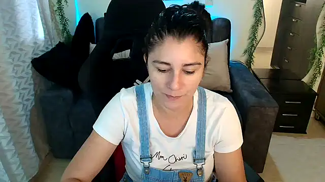 Snapshot of LUCYMILF_SEXY chatting on June 2026 03:38:02 PM LUCYMILF SEXY online show from June 2026 03:38:02 PM