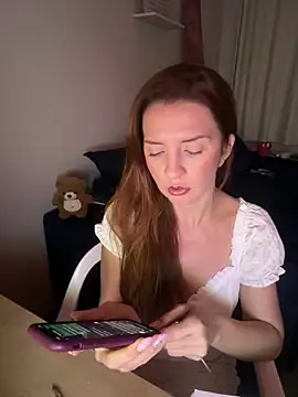 Snapshot of therealgingerr chatting on June 2026 02:28:02 AM therealgingerr online show from June 2026 02:28:02 AM