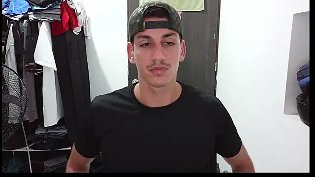 Snapshot of RaulRico chatting on June 2026 03:44:01 AM RaulRico online show from June 2026 03:44:01 AM