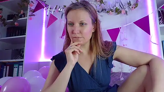 Snapshot of Candy_Cougar chatting on July 2026 05:00:01 PM Candy Cougar online show from July 2026 05:00:01 PM