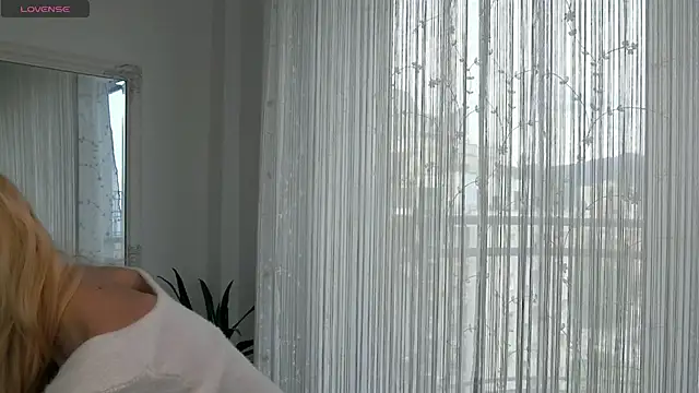 Snapshot of Belle_Blondy chatting on May 2026 10:47:01 AM Belle Blondy online show from May 2026 10:47:01 AM