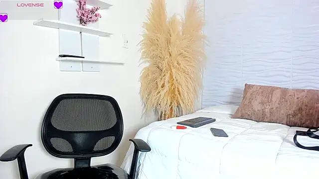 Snapshot of BritneyAndMaleth chatting on May 2026 10:17:01 PM BritneyAndMaleth online show from May 2026 10:17:01 PM