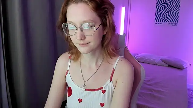 Snapshot of LunaTerry chatting on May 2026 10:36:01 AM LunaTerry online show from May 2026 10:36:01 AM