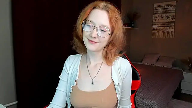 Snapshot of LunaTerry chatting on May 2026 07:58:02 AM LunaTerry online show from May 2026 07:58:02 AM