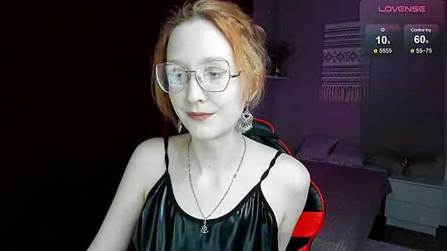 Snapshot of LunaTerry chatting on May 2026 07:59:01 AM LunaTerry online show from May 2026 07:59:01 AM