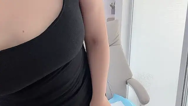 Naomi Z online show from June 2026 12:32:02 AM