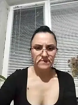 MillaMia45 online show from May 2026 06:24:01 PM