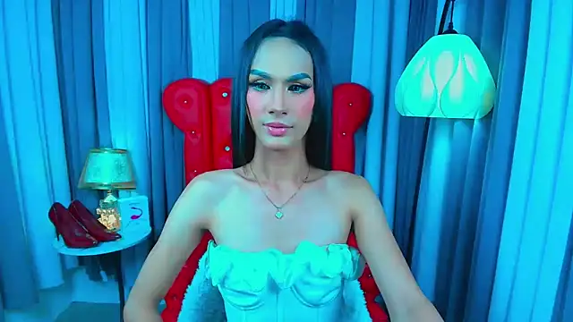 Snapshot of Estella_Hilton chatting on June 2026 08:16:02 AM Estella Hilton online show from June 2026 08:16:02 AM