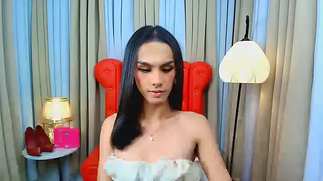Snapshot of Estella_Hilton chatting on June 2026 11:01:01 AM Estella Hilton online show from June 2026 11:01:01 AM