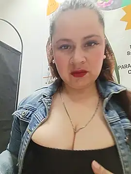 Snapshot of VANESSA__28 chatting on May 2026 01:30:01 PM VANESSA 28 online show from May 2026 01:30:01 PM