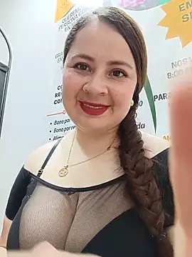 Snapshot of VANESSA__28 chatting on June 2026 04:39:02 PM VANESSA 28 online show from June 2026 04:39:02 PM