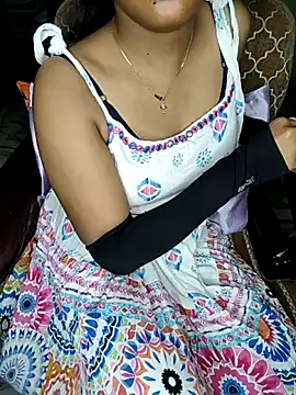 Snapshot of Tamil__Thara003 chatting on May 2026 07:00:02 PM Tamil Thara003 online show from May 2026 07:00:02 PM