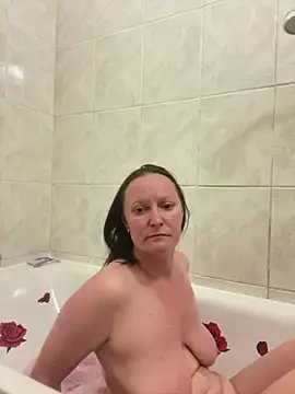 LindaLee90 online show from June 2026 05:28:02 PM