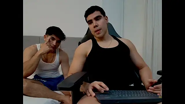 Snapshot of pistacho_bross19 chatting on May 2026 12:52:02 AM pistacho bross19 online show from May 2026 12:52:02 AM