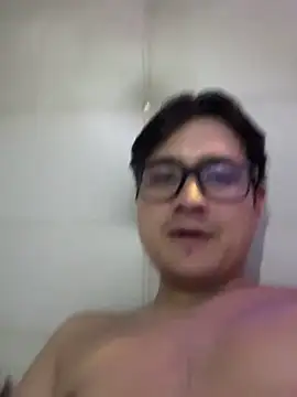 Snapshot of Danner-Alaia chatting on May 2026 08:01:01 AM Danner-Alaia online show from May 2026 08:01:01 AM