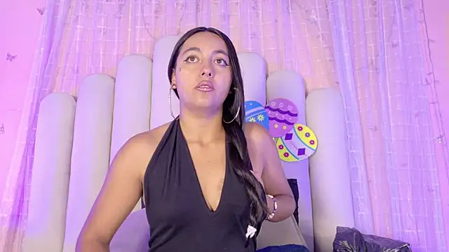 Hollyyqueen  online show from June 2026 07:23:01 PM