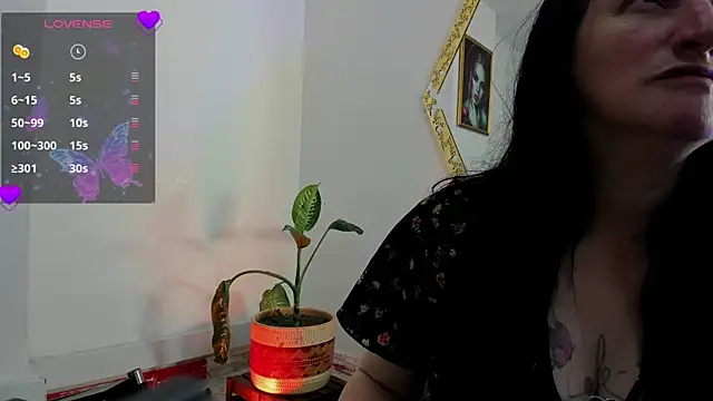 Snapshot of CloeMature chatting on May 2026 02:19:02 AM CloeMature online show from May 2026 02:19:02 AM